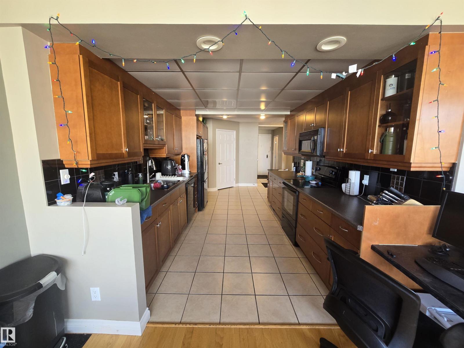 #1204 9921 104 ST NW - 18
