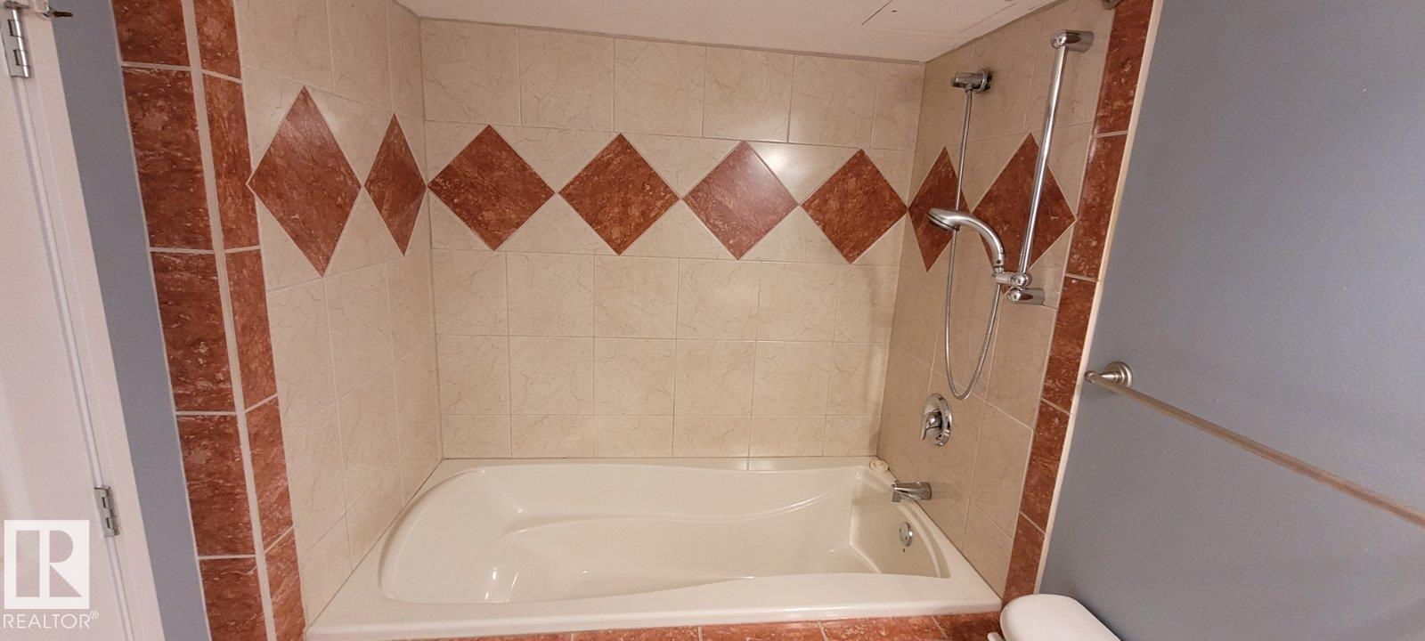 #1204 9921 104 ST NW - 37
