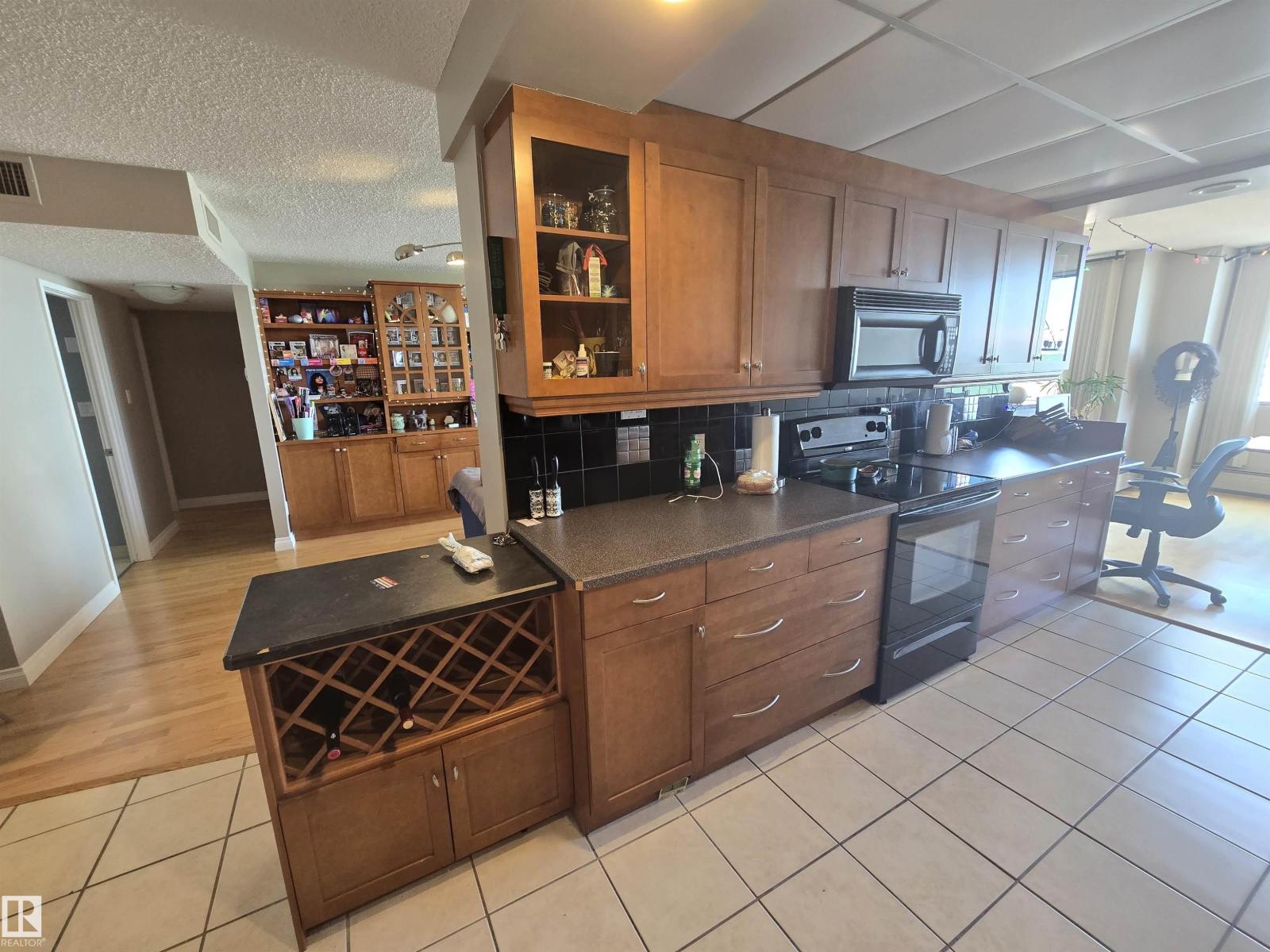 #1204 9921 104 ST NW - 16
