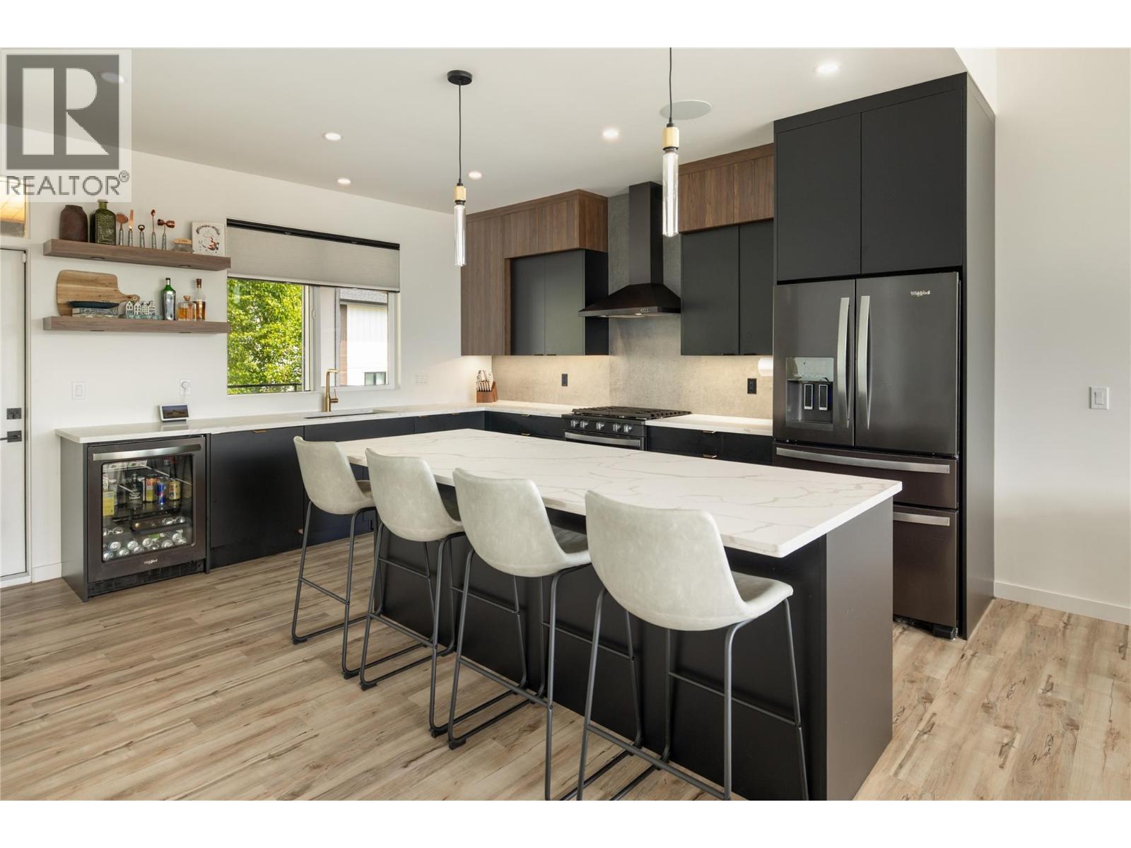 9499 Ledgestone Road, Lake Country