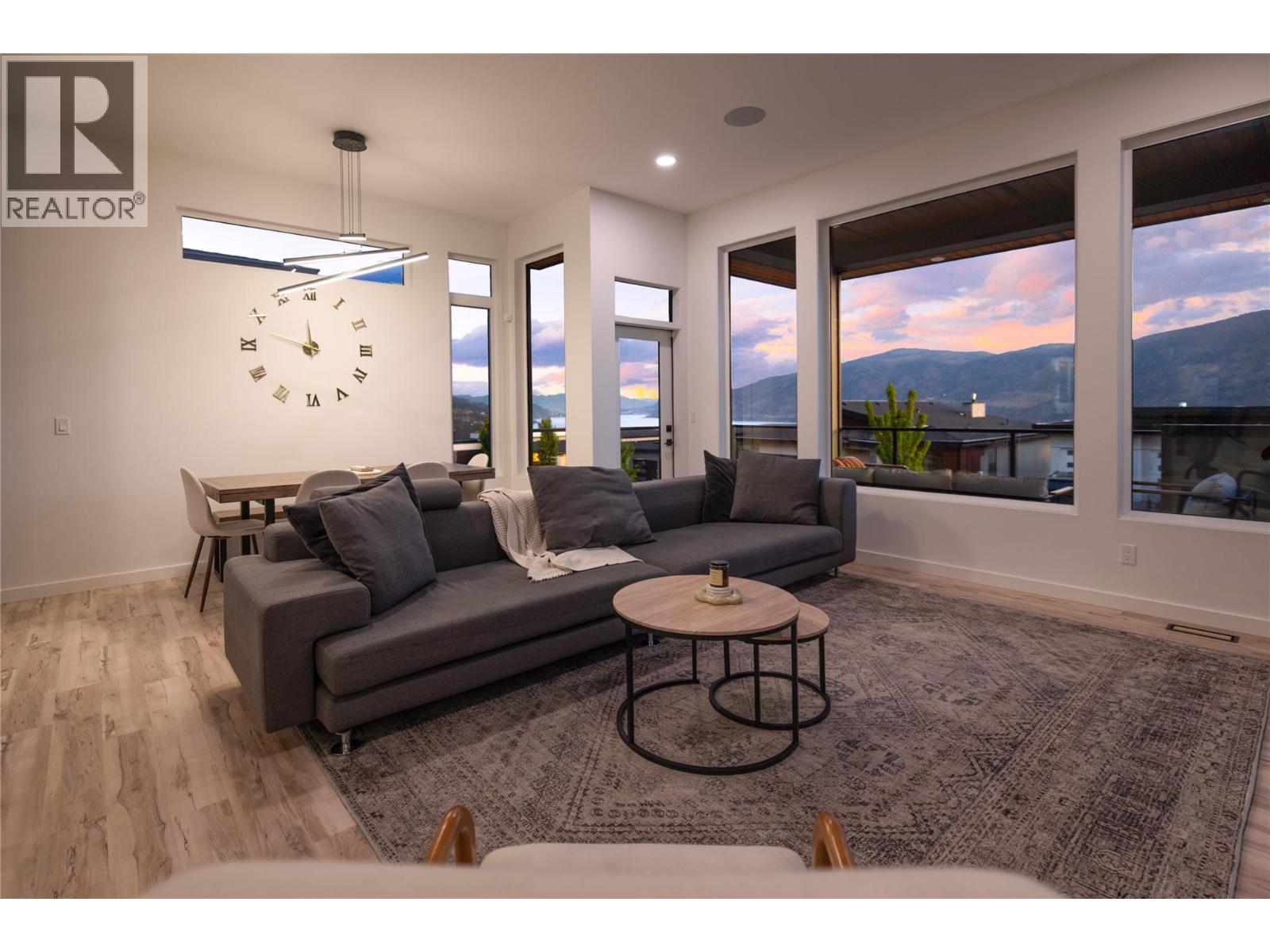 9499 Ledgestone Road, Lake Country