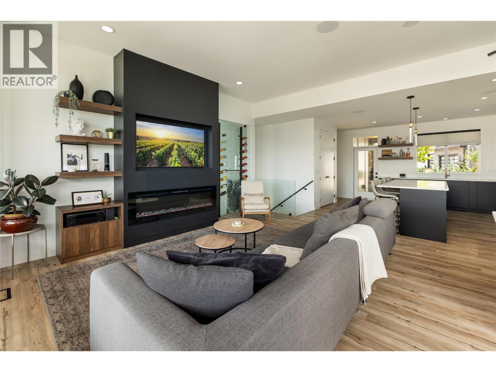 9499 Ledgestone Road, Lake Country