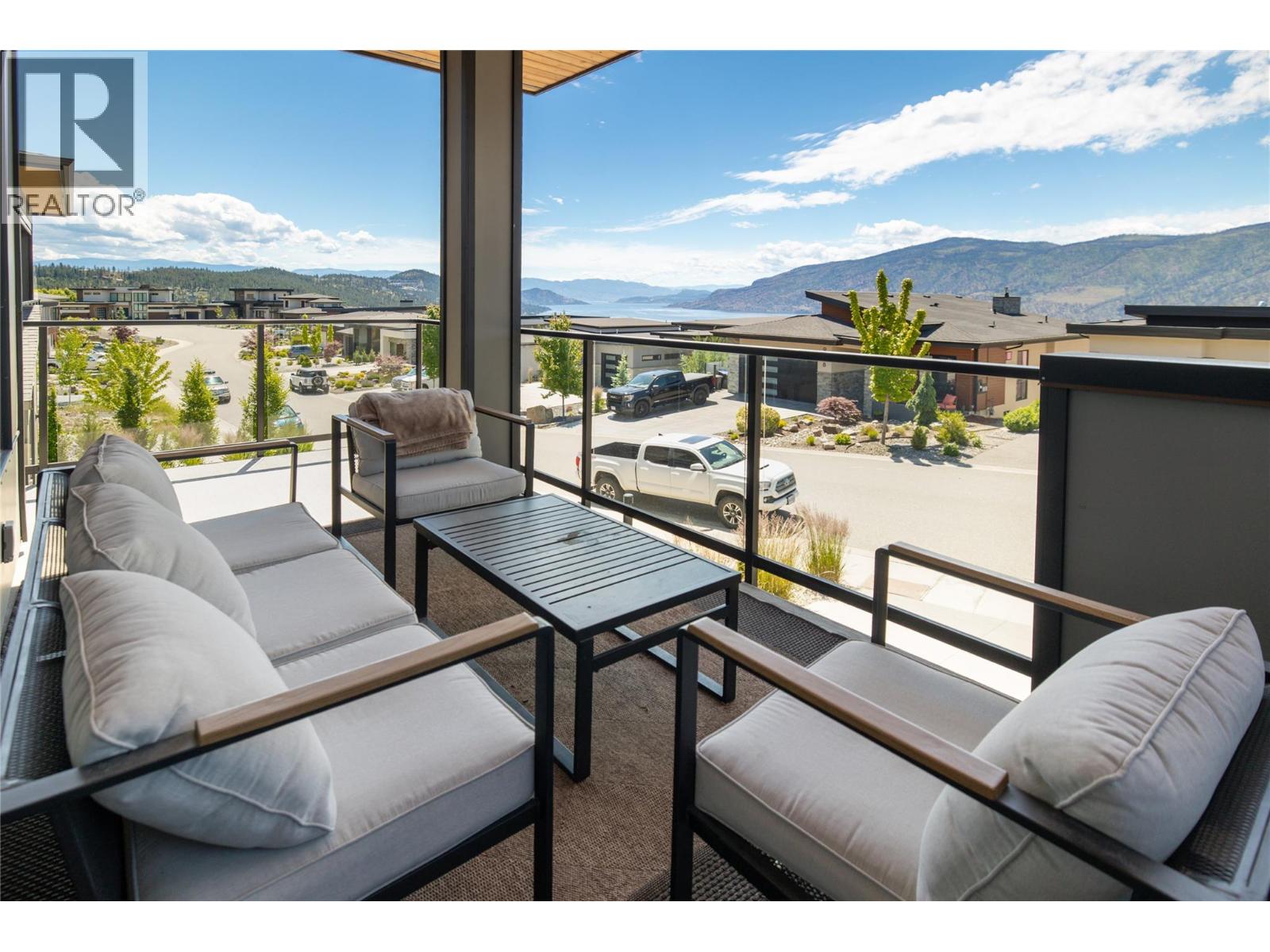 9499 Ledgestone Road, Lake Country