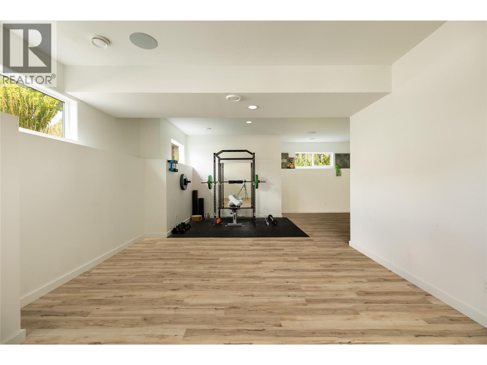 9499 Ledgestone Road, Lake Country