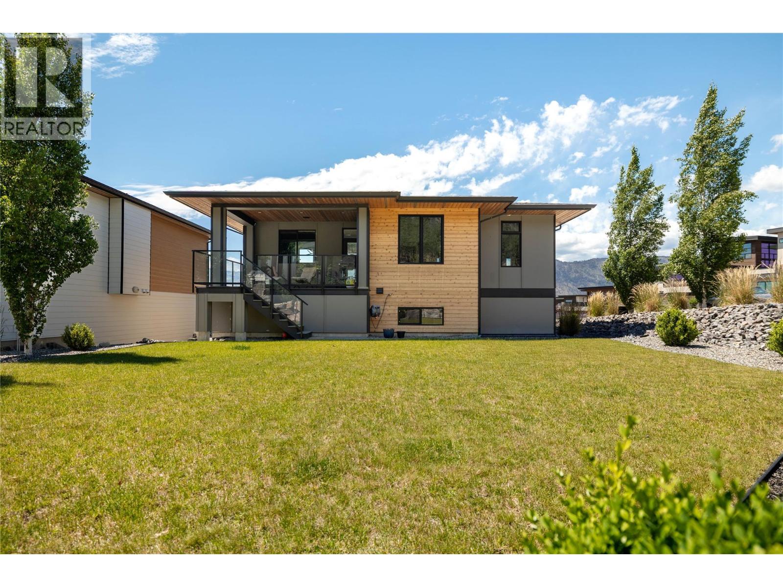 9499 Ledgestone Road, Lake Country