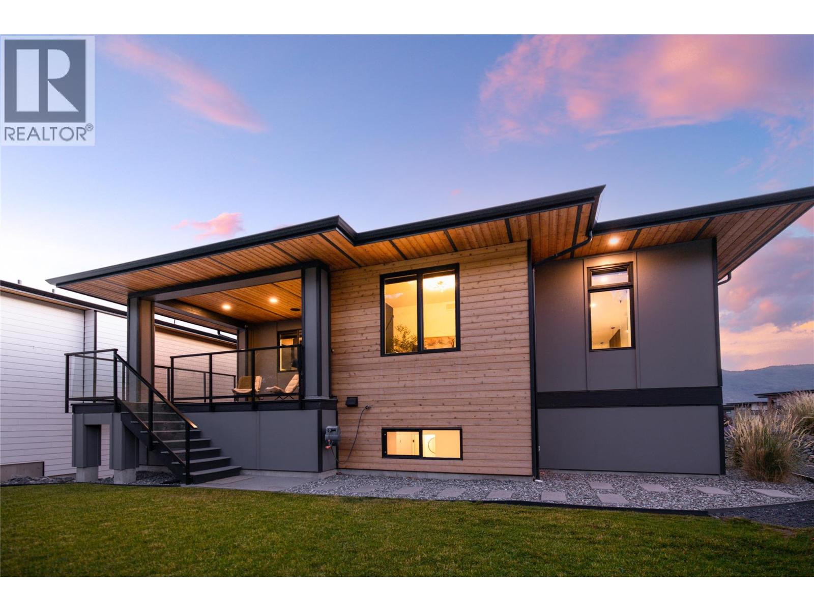 9499 Ledgestone Road, Lake Country