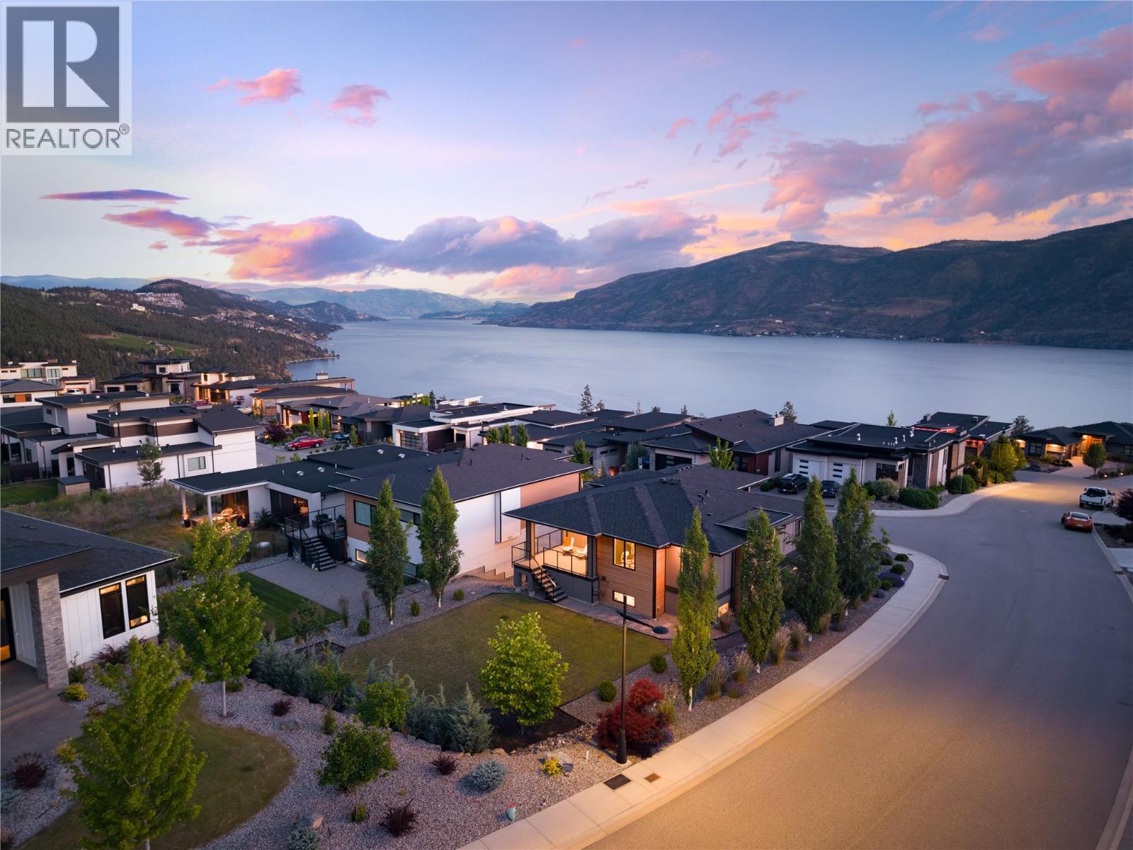 9499 Ledgestone Road, Lake Country