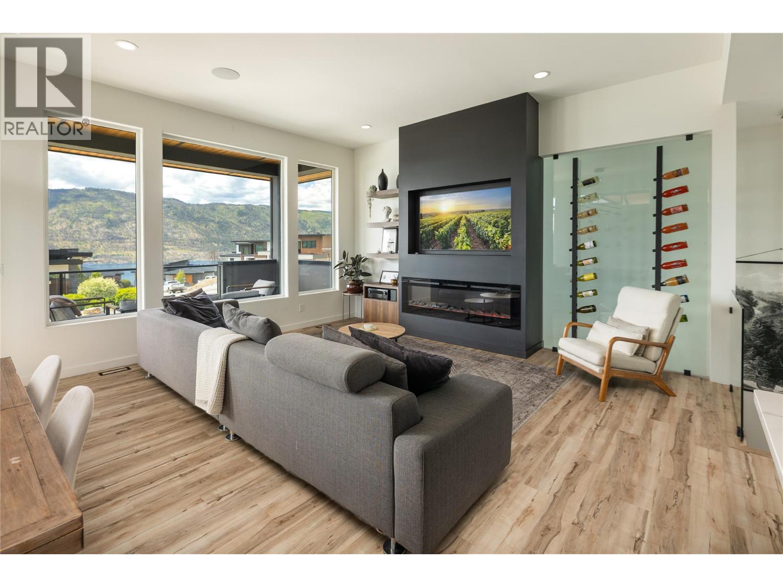 9499 Ledgestone Road, Lake Country