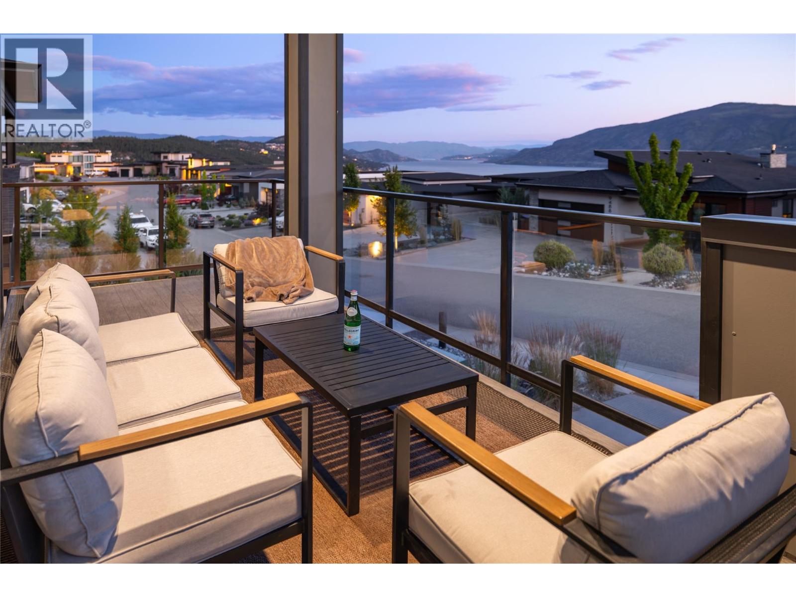 9499 Ledgestone Road, Lake Country