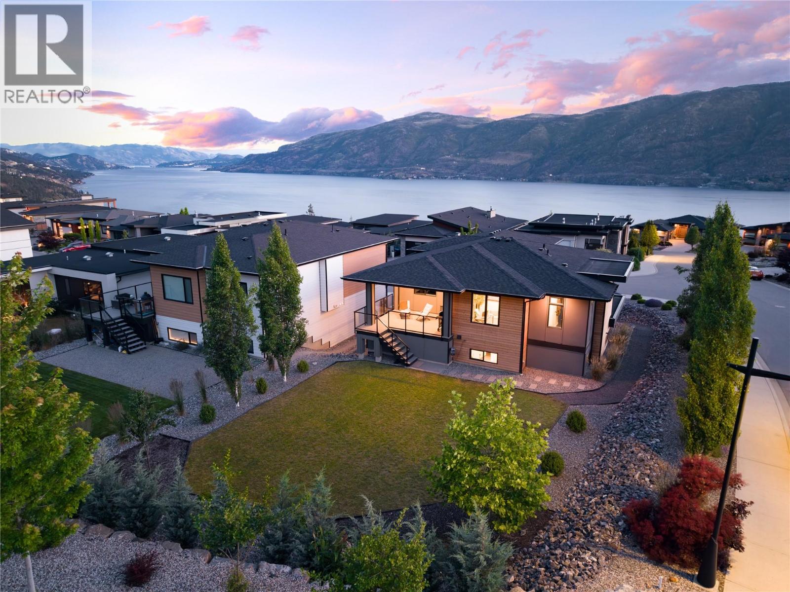 9499 Ledgestone Road, Lake Country