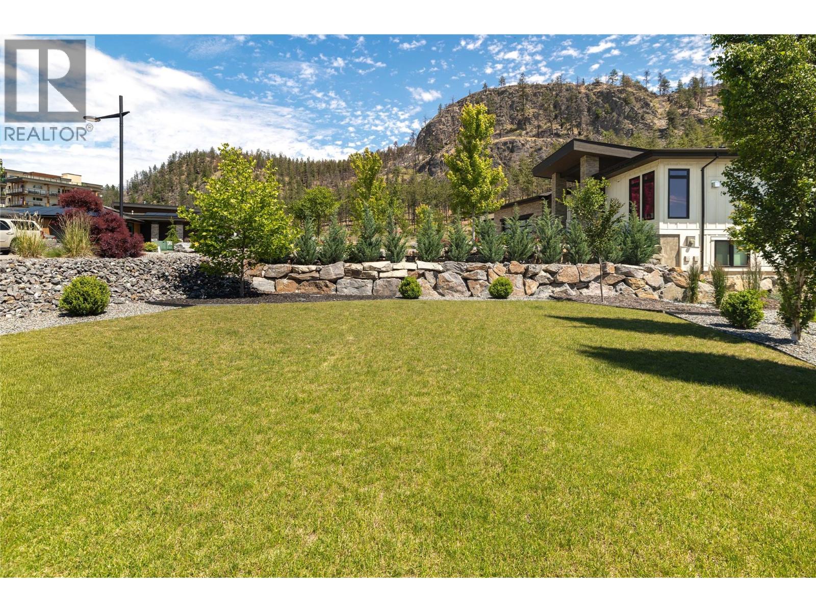 9499 Ledgestone Road, Lake Country
