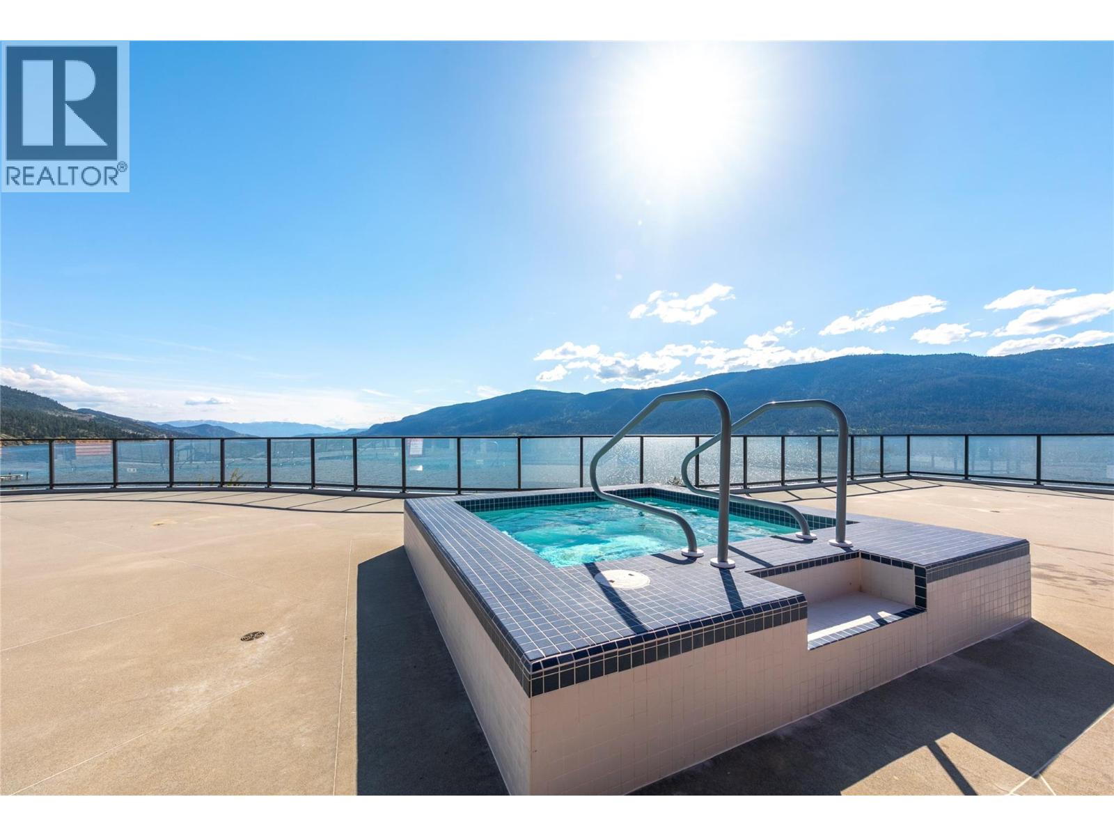 9499 Ledgestone Road, Lake Country