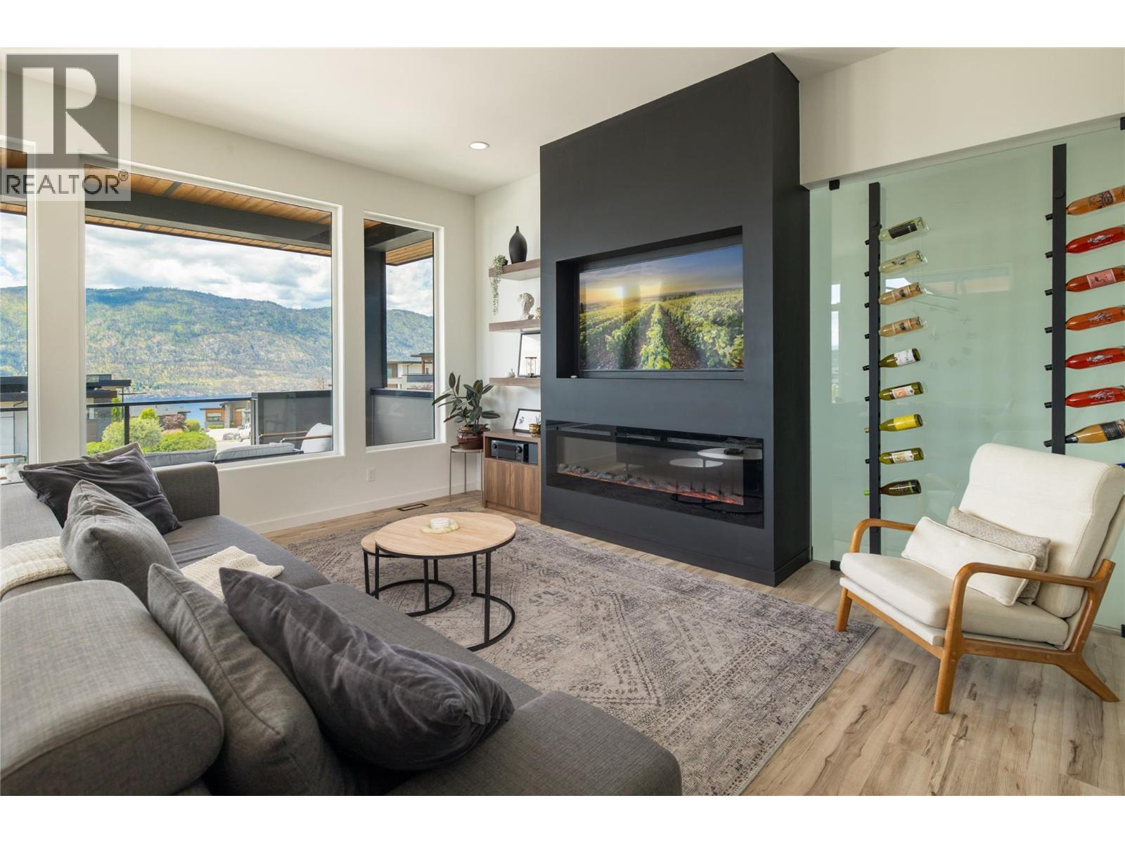 9499 Ledgestone Road, Lake Country
