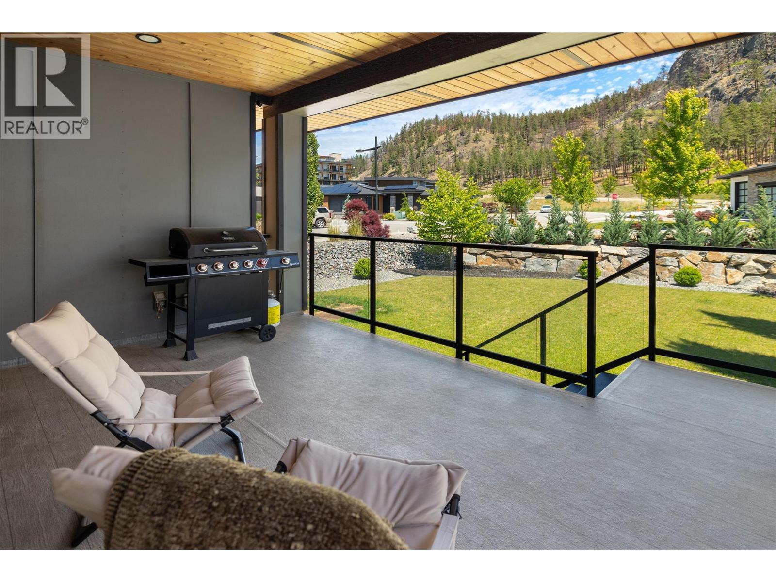 9499 Ledgestone Road, Lake Country