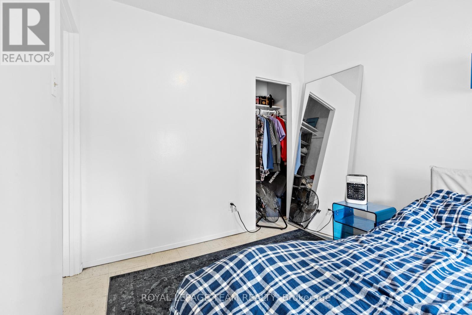 One Bedroom for Rent in Ottawa – B – 53-1/2 CHAMPAGNE AVENUE, Ottawa – By Peter Sagos - Image 10