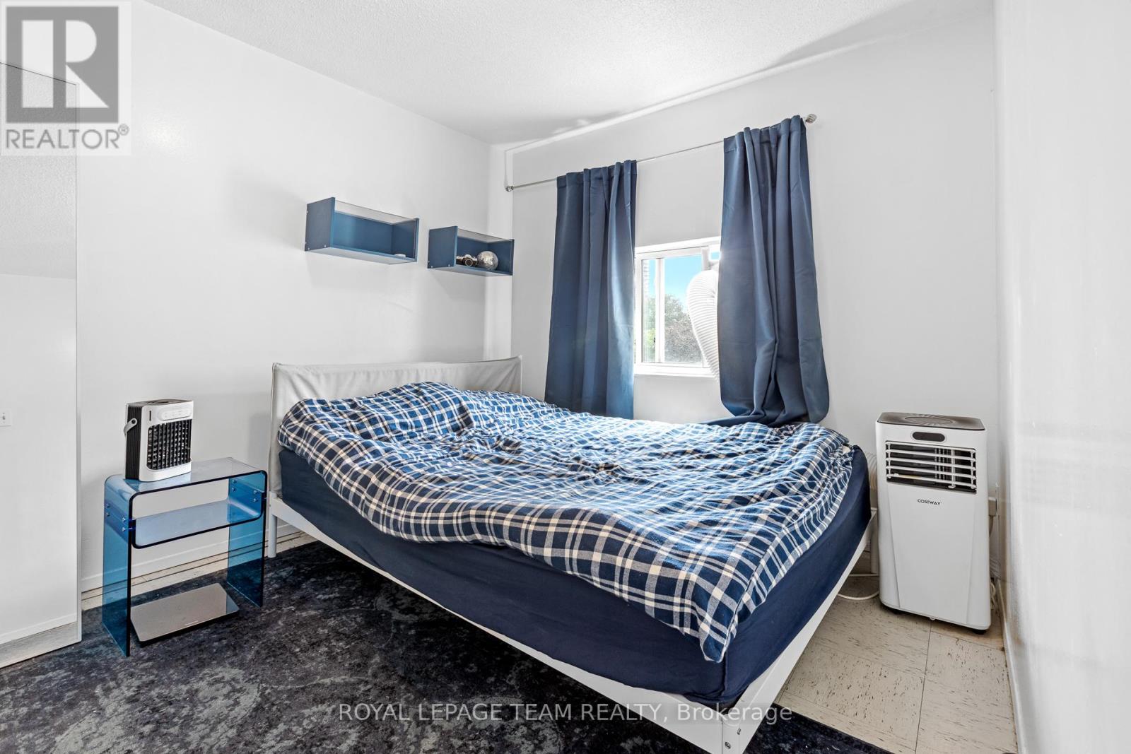 One Bedroom for Rent in Ottawa – B – 53-1/2 CHAMPAGNE AVENUE, Ottawa – By Peter Sagos - Image 9