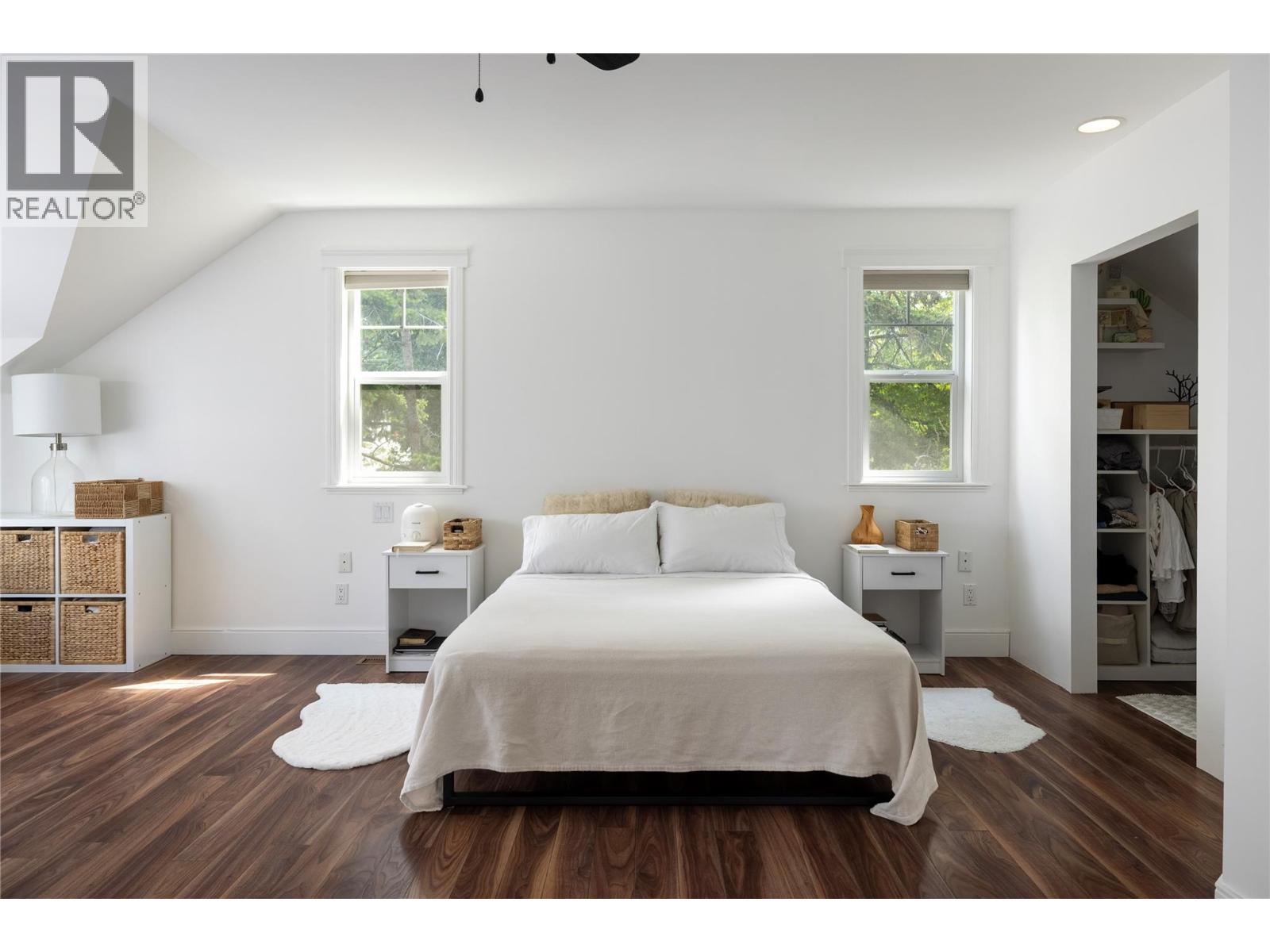 2100 32 Avenue - 21