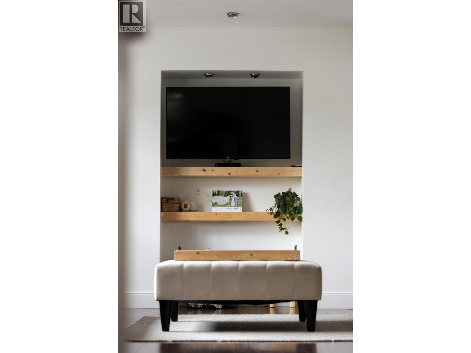 2100 32 Avenue - 16