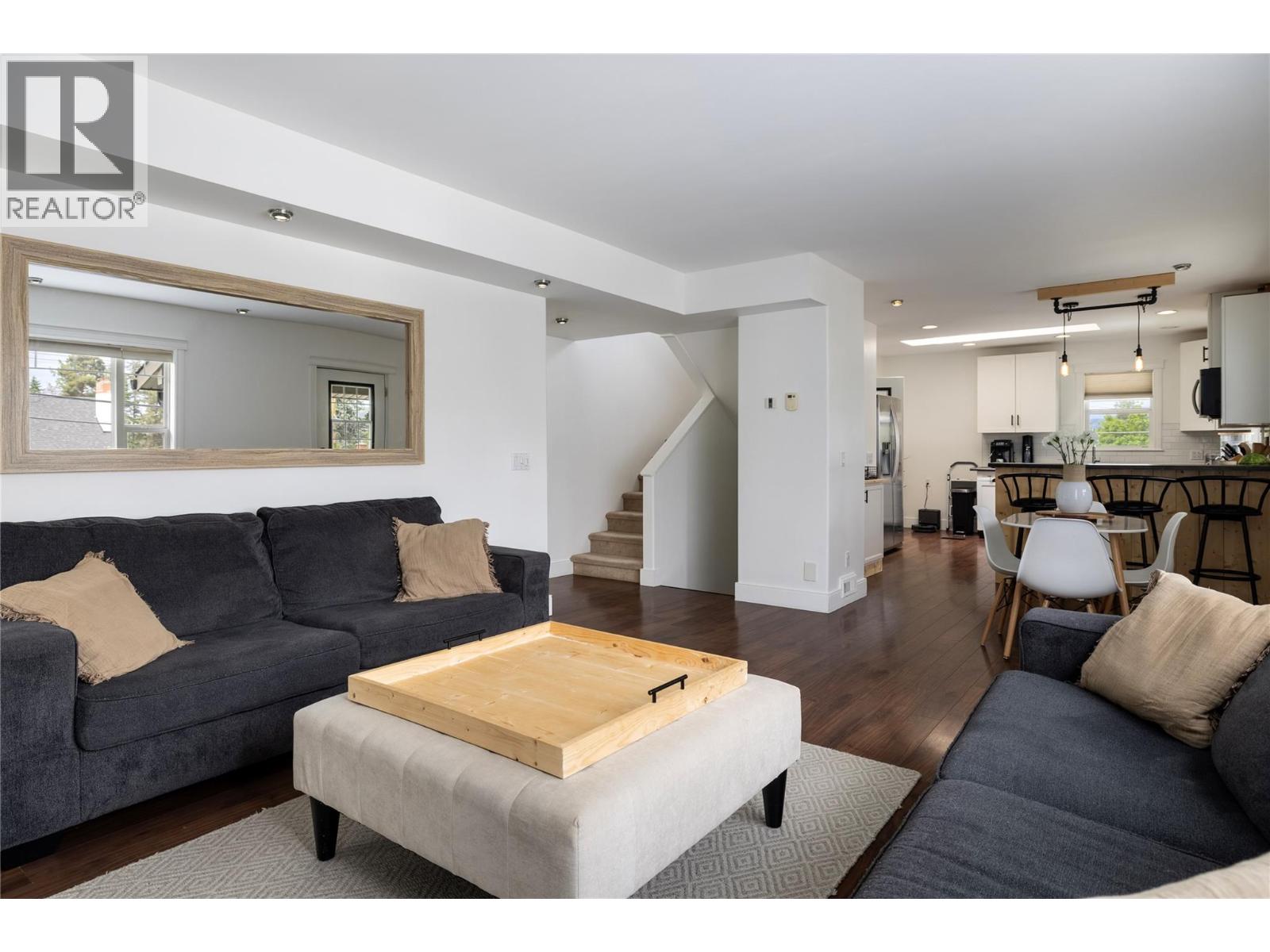 2100 32 Avenue - 14