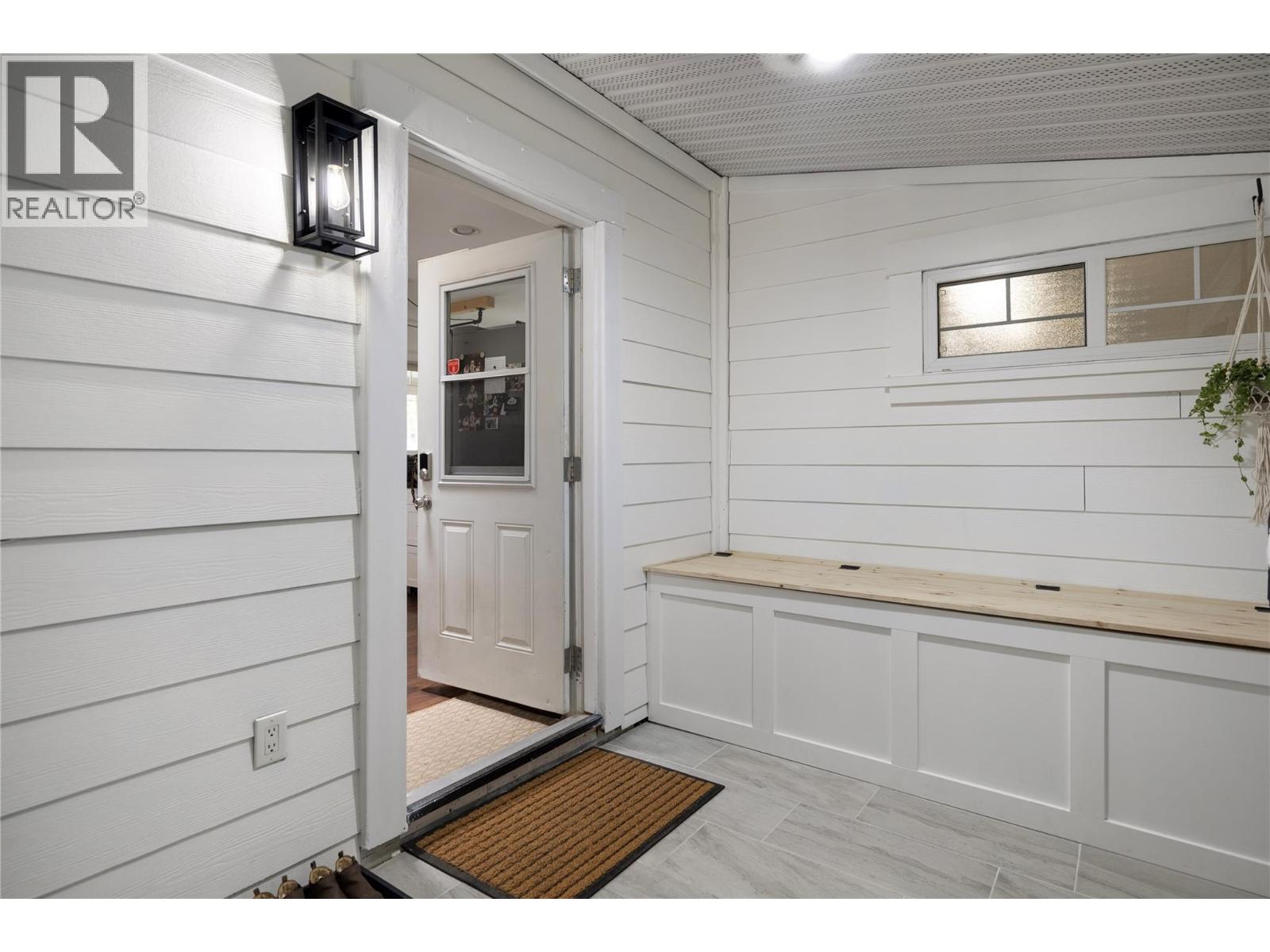 2100 32 Avenue - 4