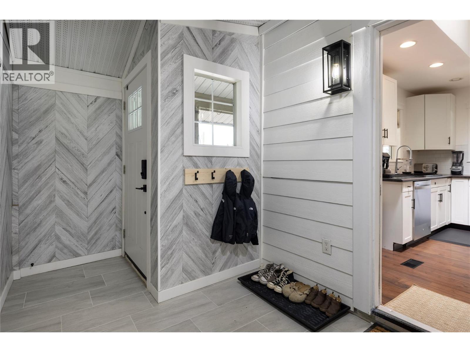 2100 32 Avenue - 3