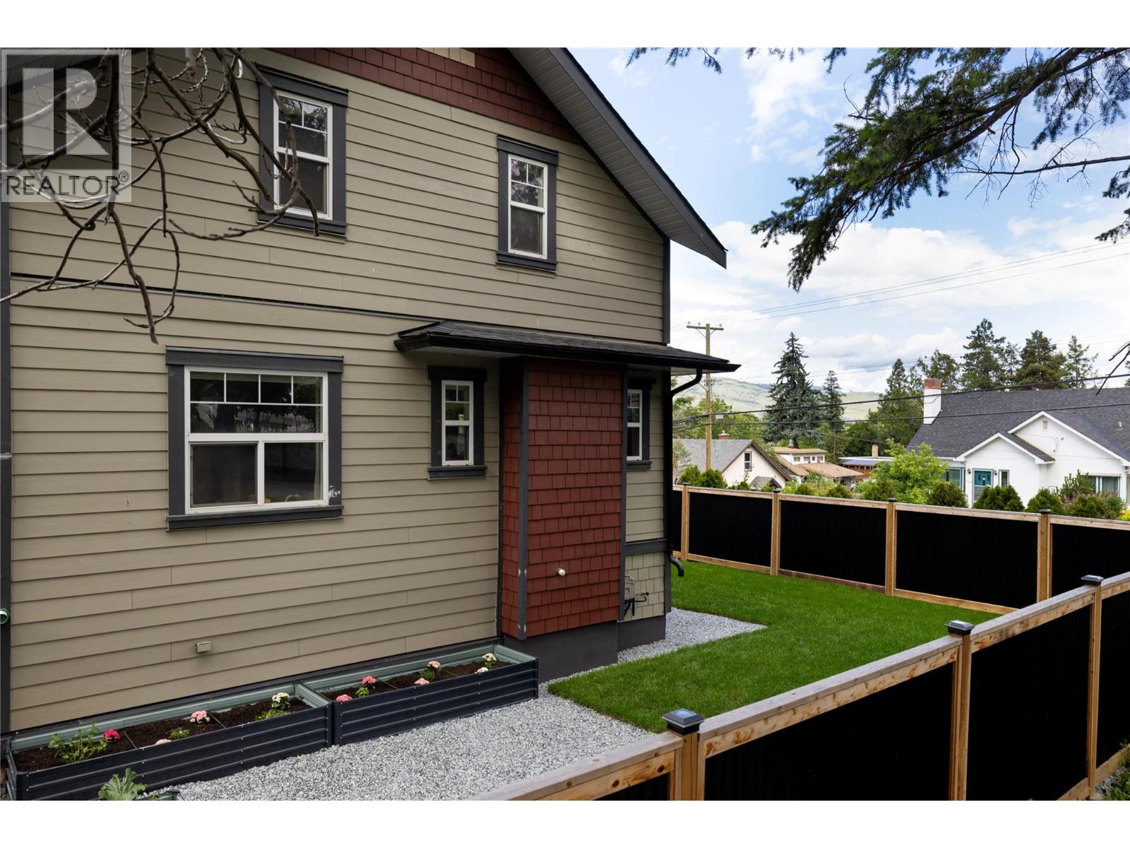 2100 32 Avenue - 34