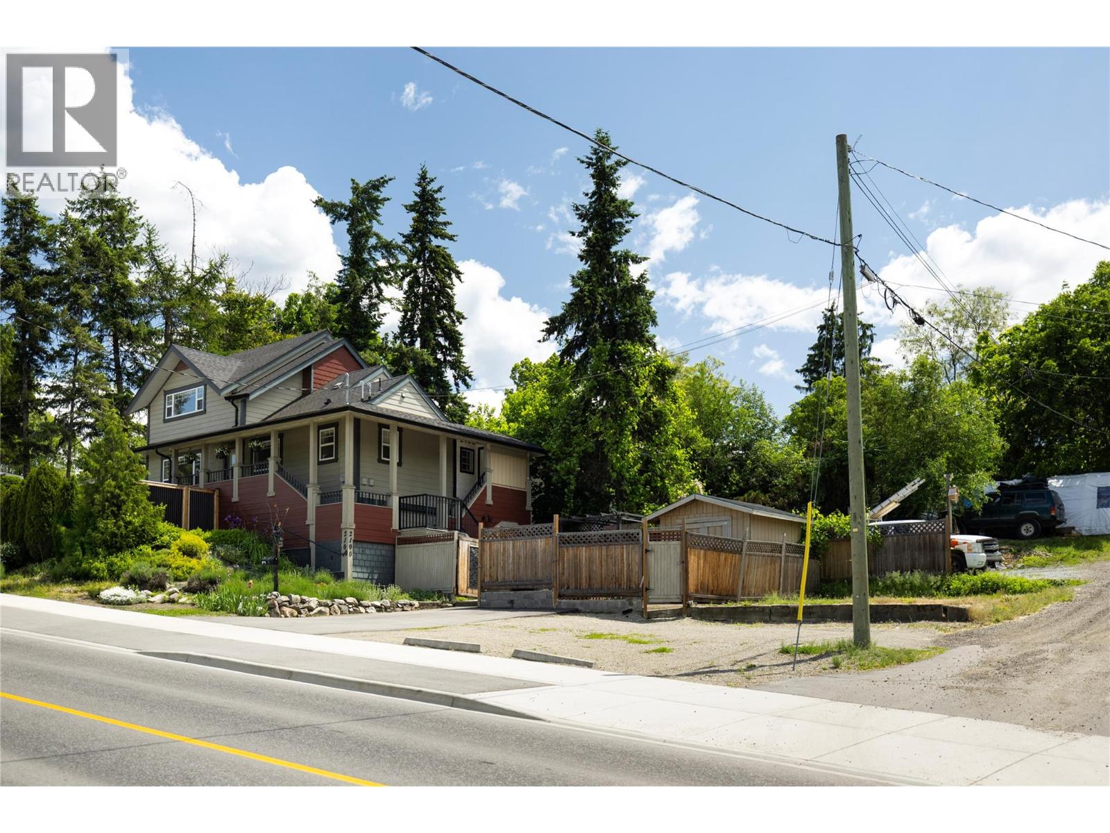 2100 32 Avenue - 51