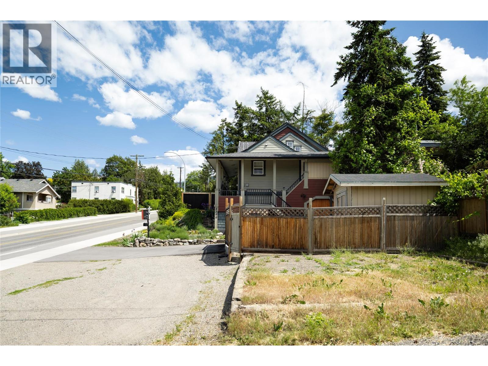 2100 32 Avenue - 55
