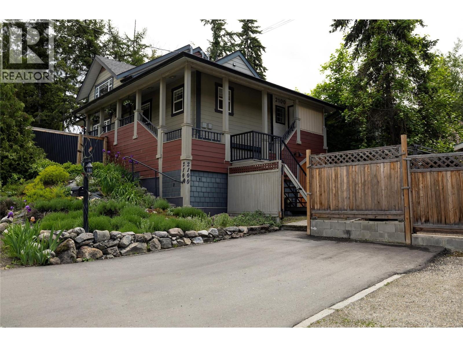 2100 32 Avenue - 36