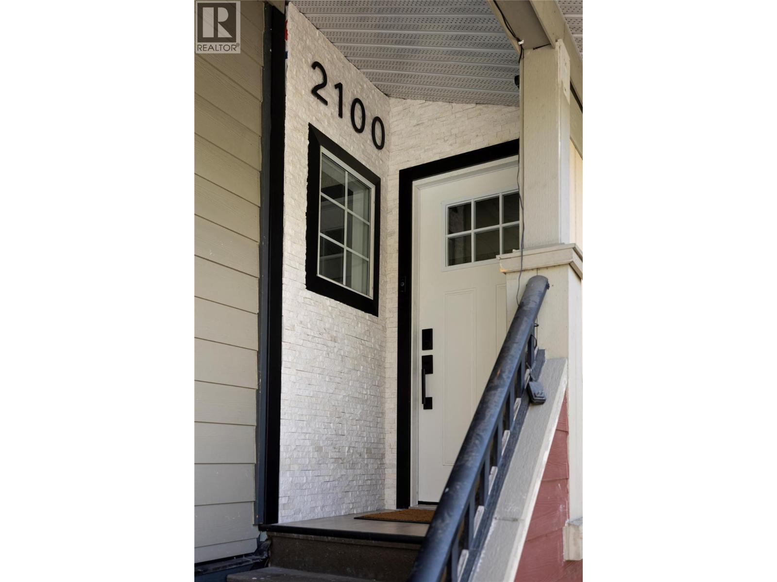 2100 32 Avenue - 43