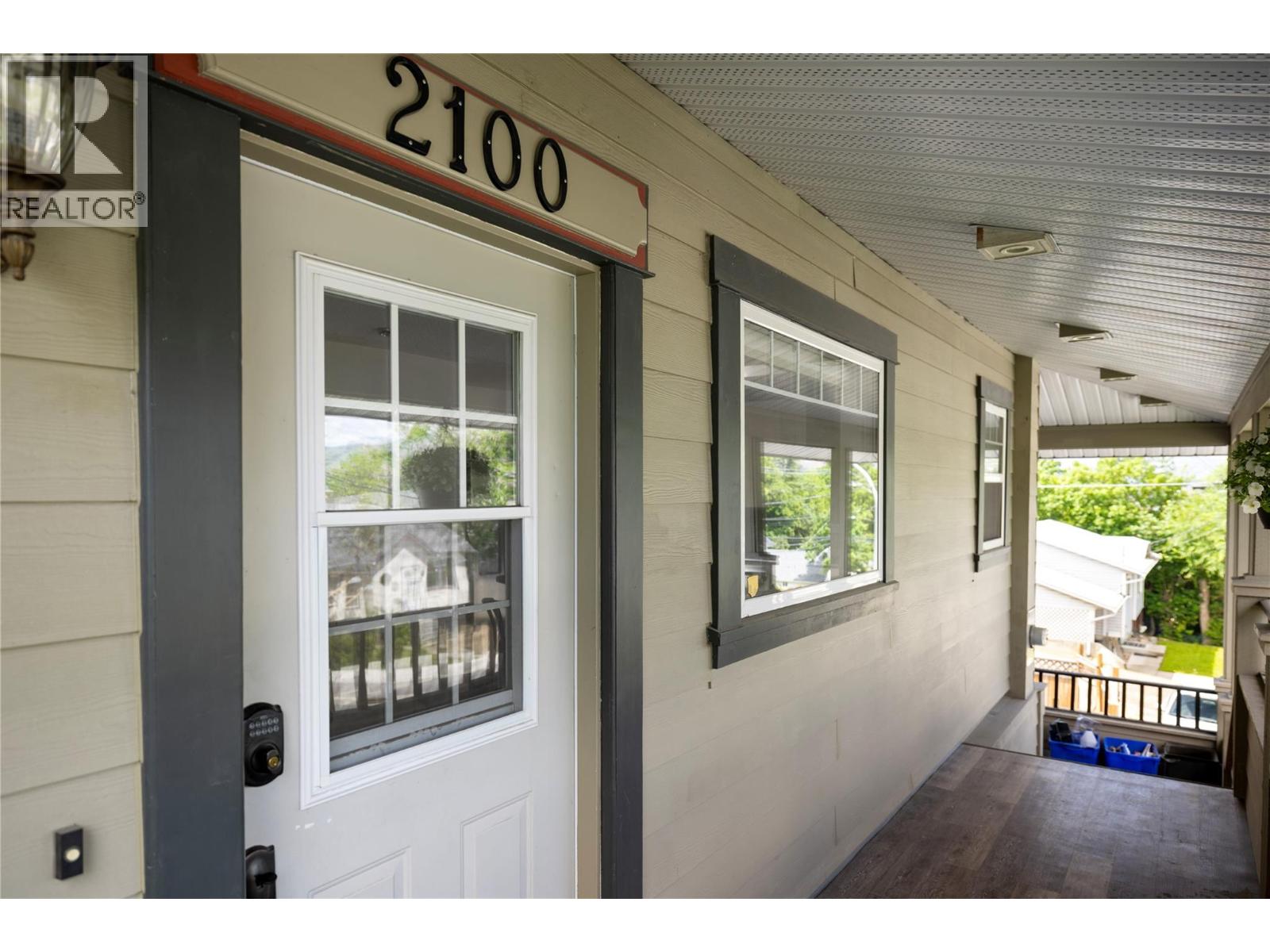 2100 32 Avenue - 45