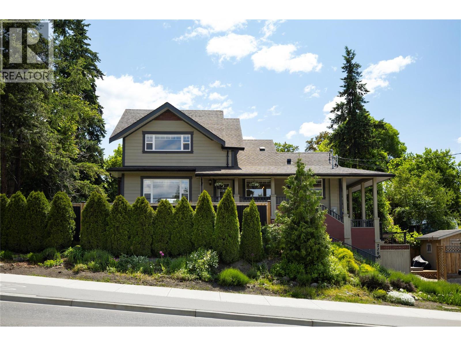 2100 32 Avenue - 52