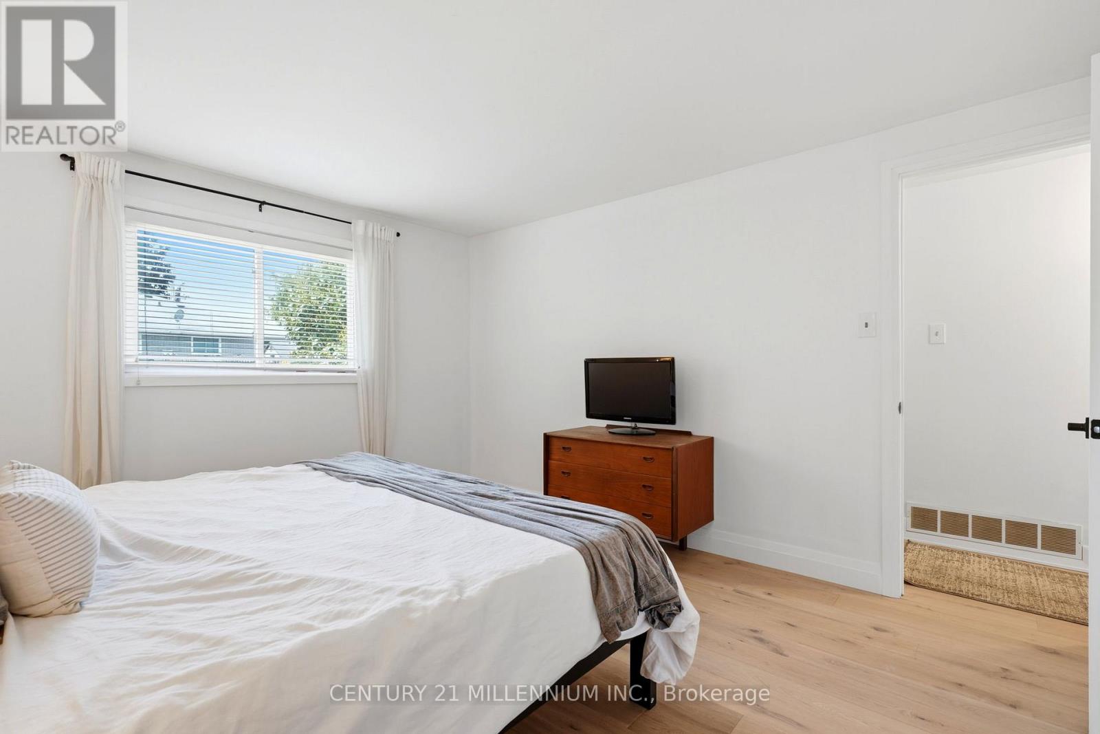 52 CARLTON DRIVE - 17