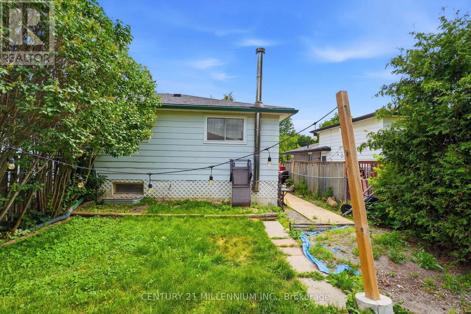 52 CARLTON DRIVE - 26