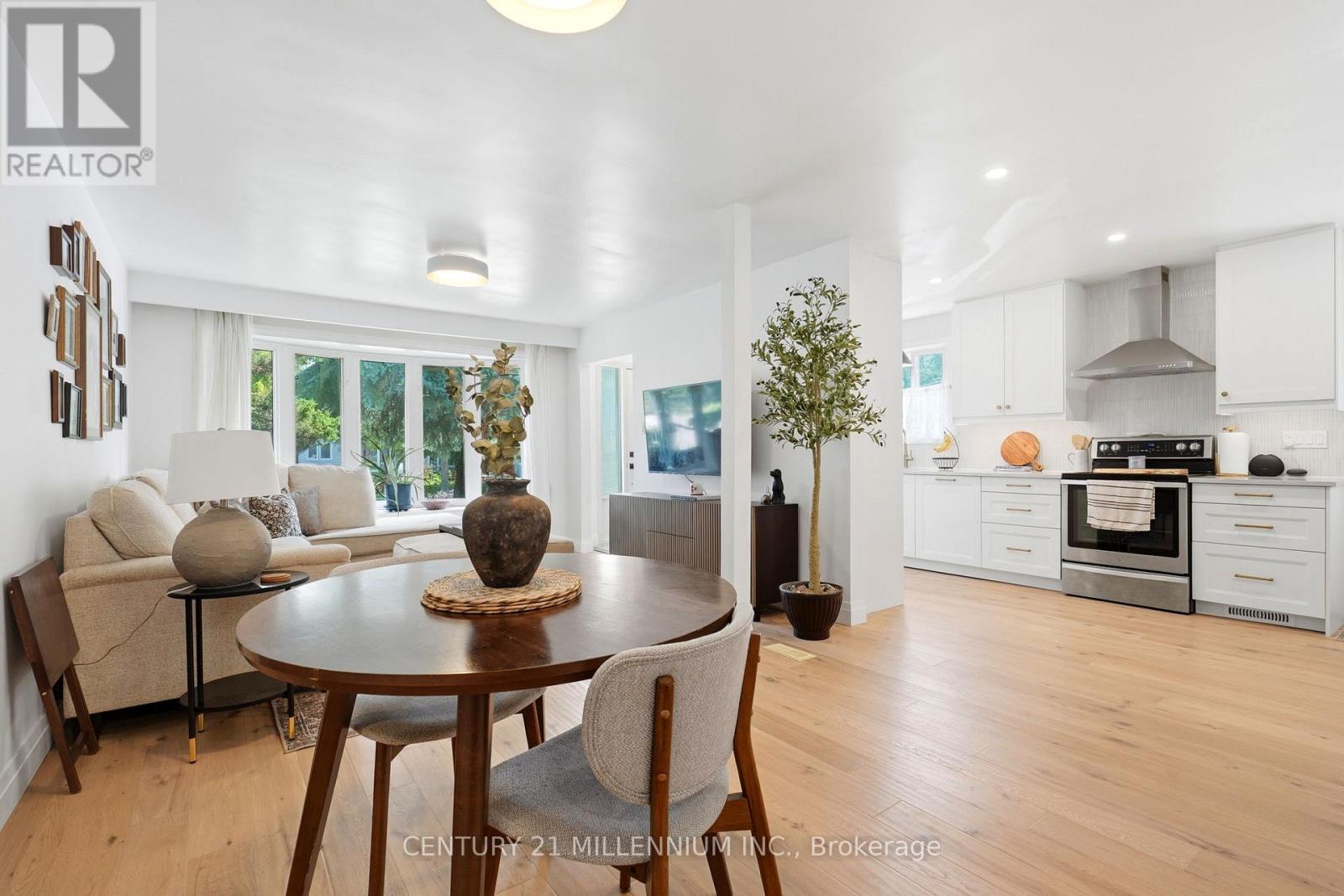 52 CARLTON DRIVE - 8