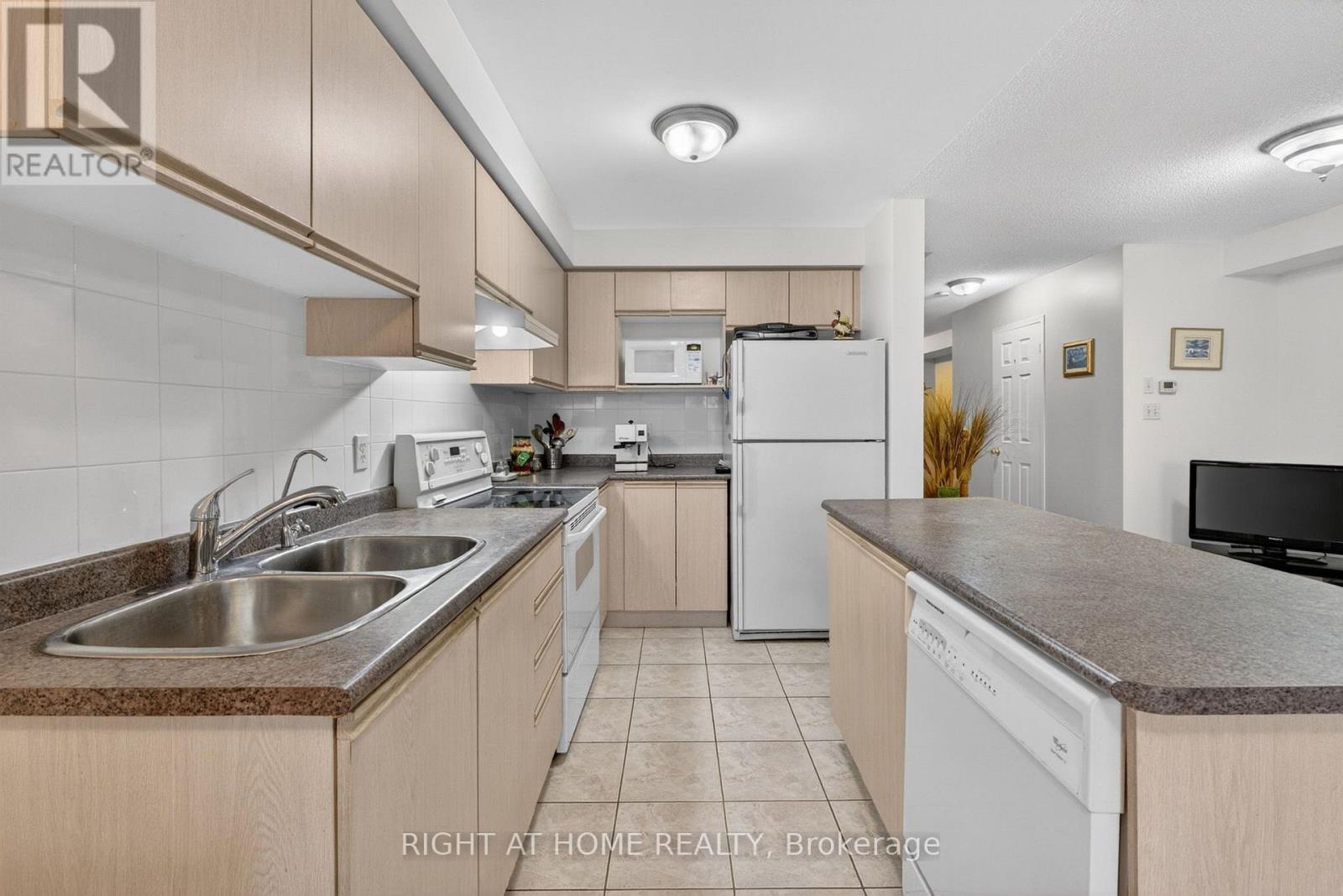 #24 1480 BRITANNIA ROAD W - 14