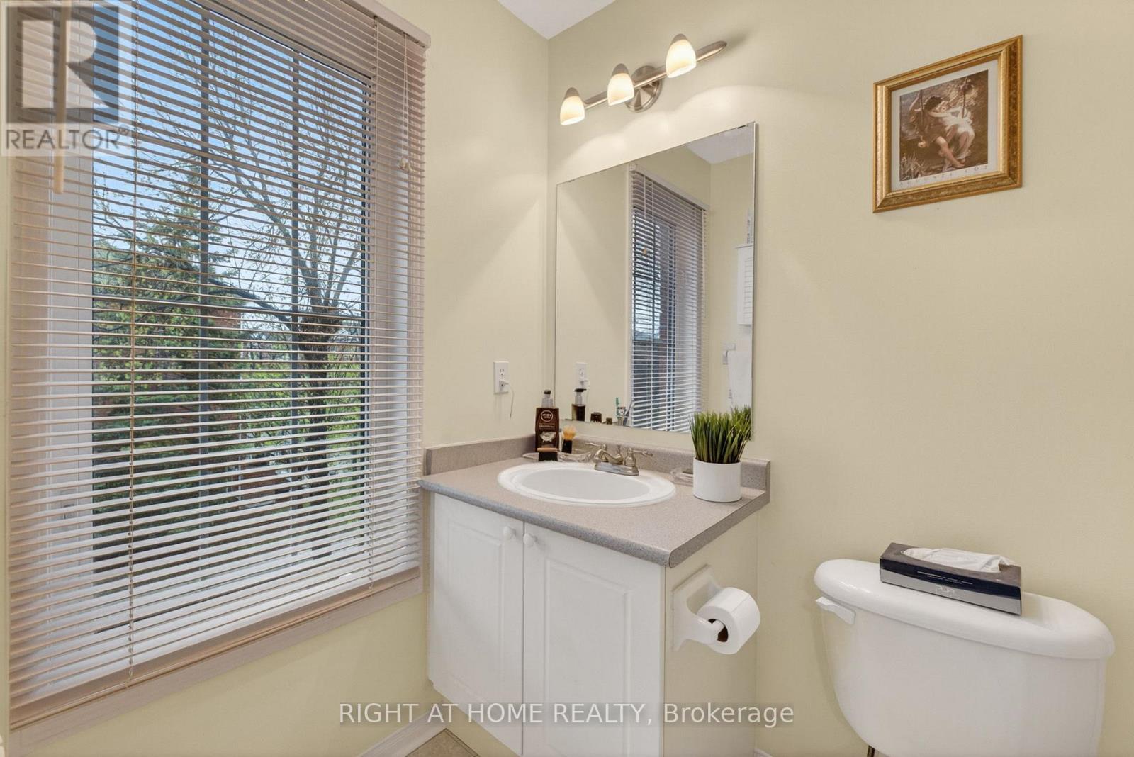 #24 1480 BRITANNIA ROAD W - 31