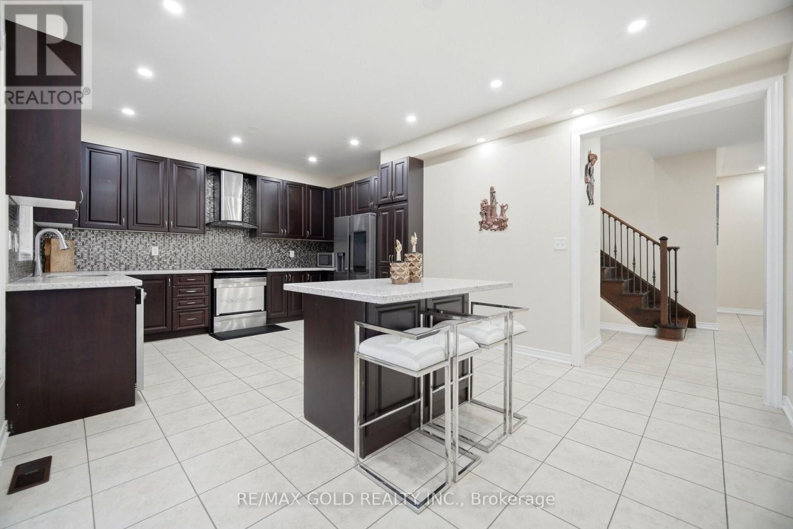 49 SQUIRE ELLIS DRIVE - 11