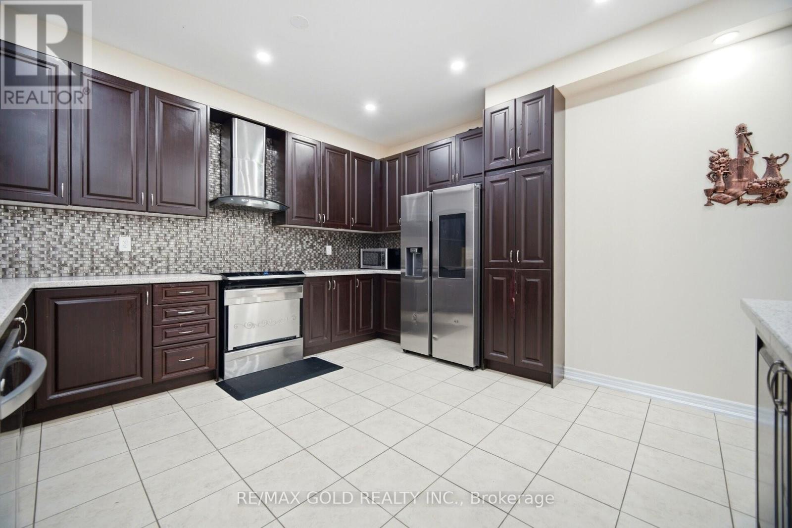 49 SQUIRE ELLIS DRIVE - 13