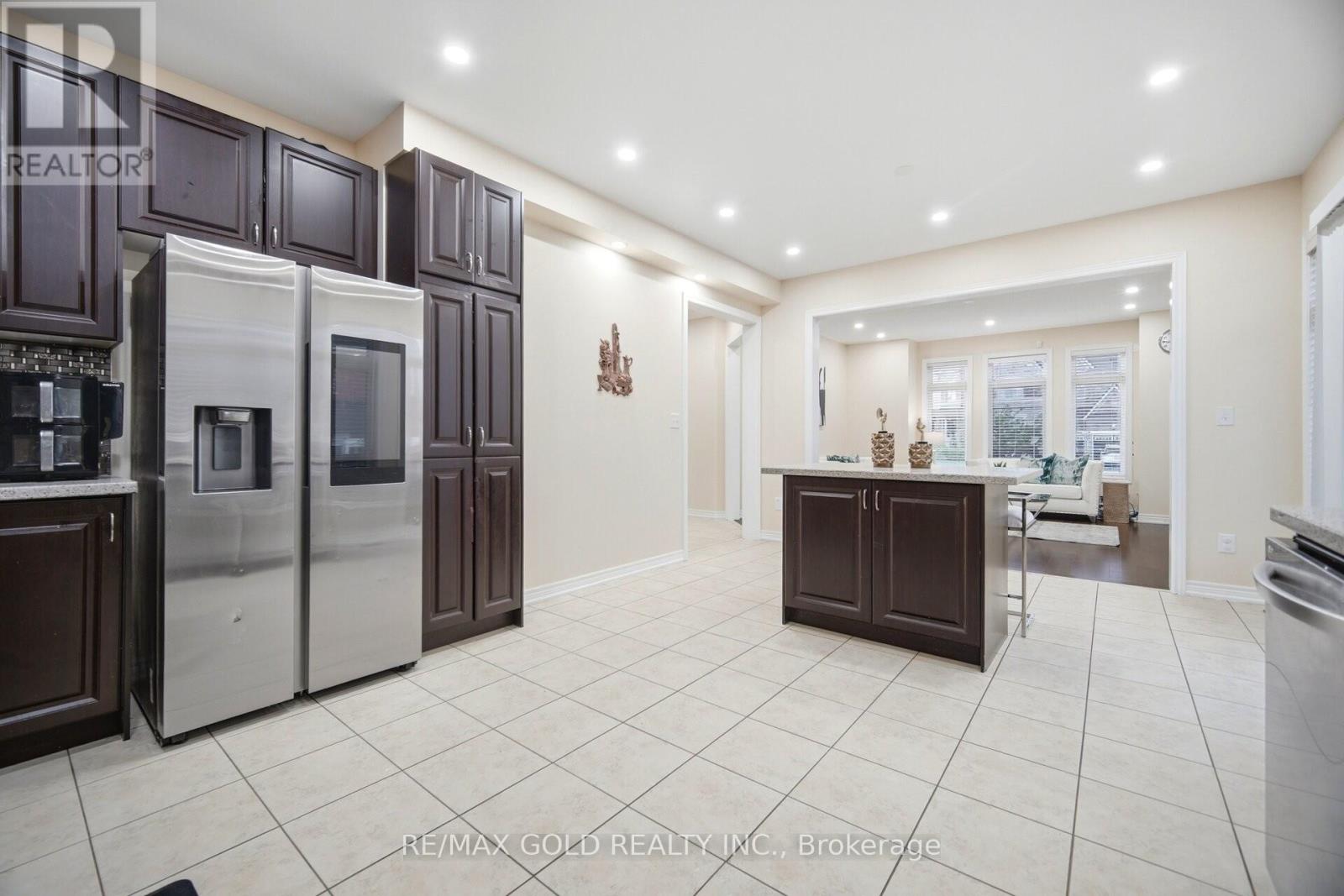 49 SQUIRE ELLIS DRIVE - 14