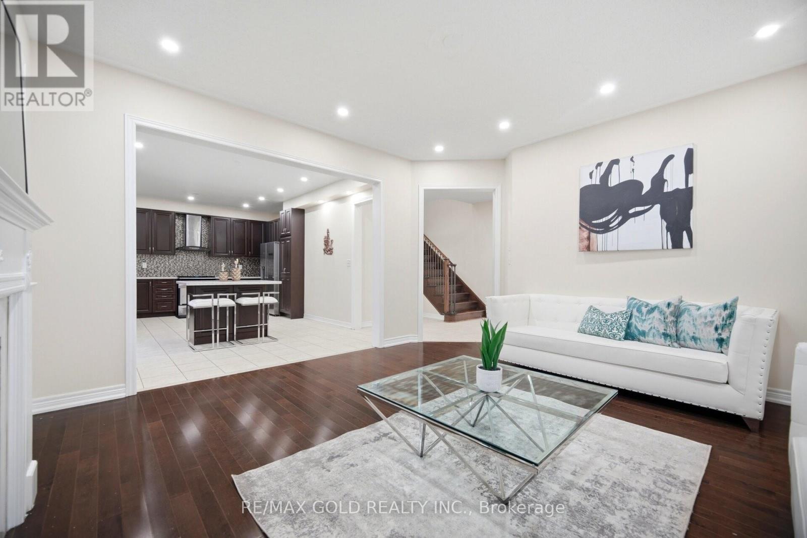 49 SQUIRE ELLIS DRIVE - 15