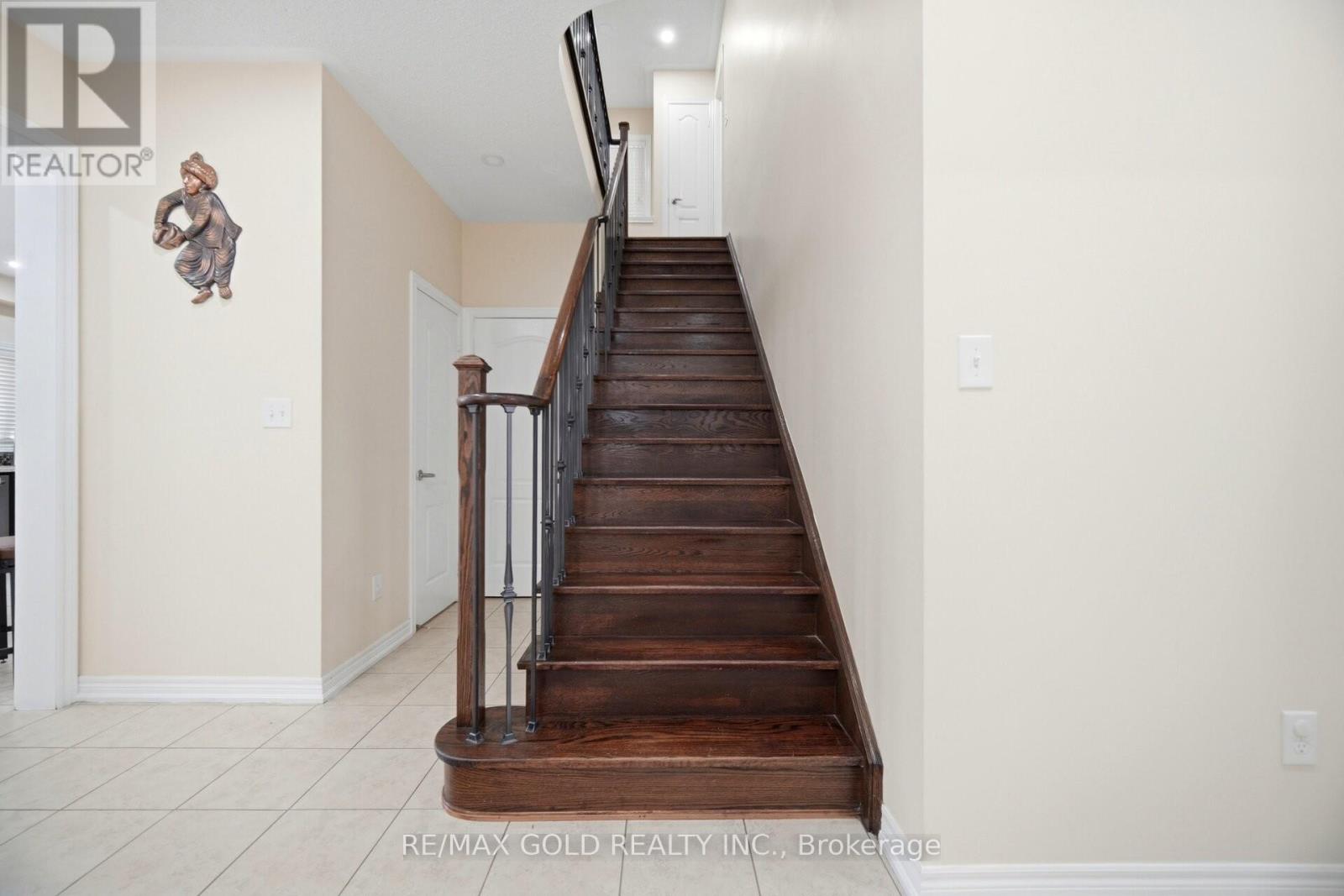 49 SQUIRE ELLIS DRIVE - 19