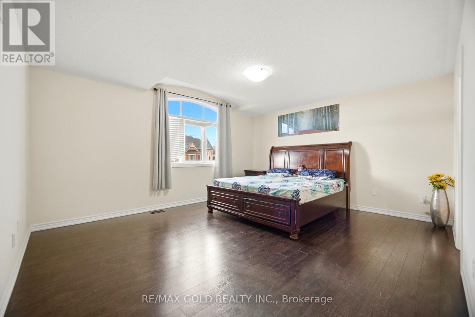 49 SQUIRE ELLIS DRIVE - 21