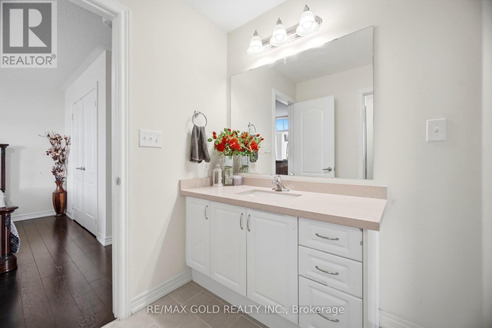 49 SQUIRE ELLIS DRIVE - 24
