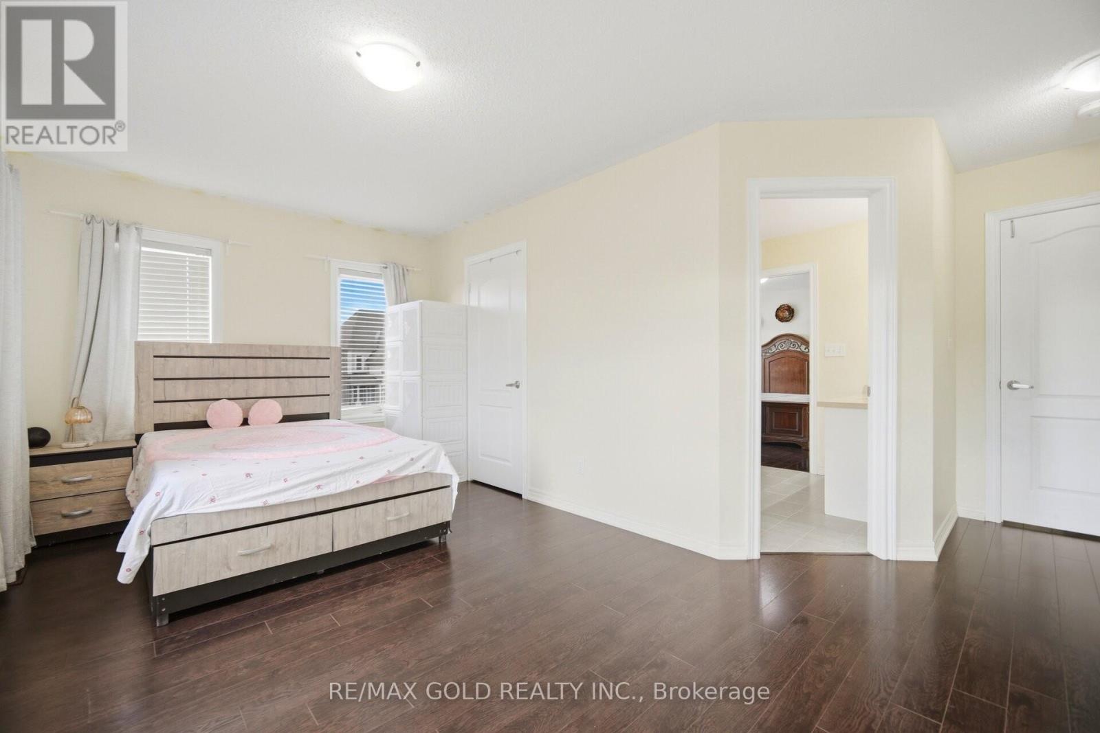 49 SQUIRE ELLIS DRIVE - 25