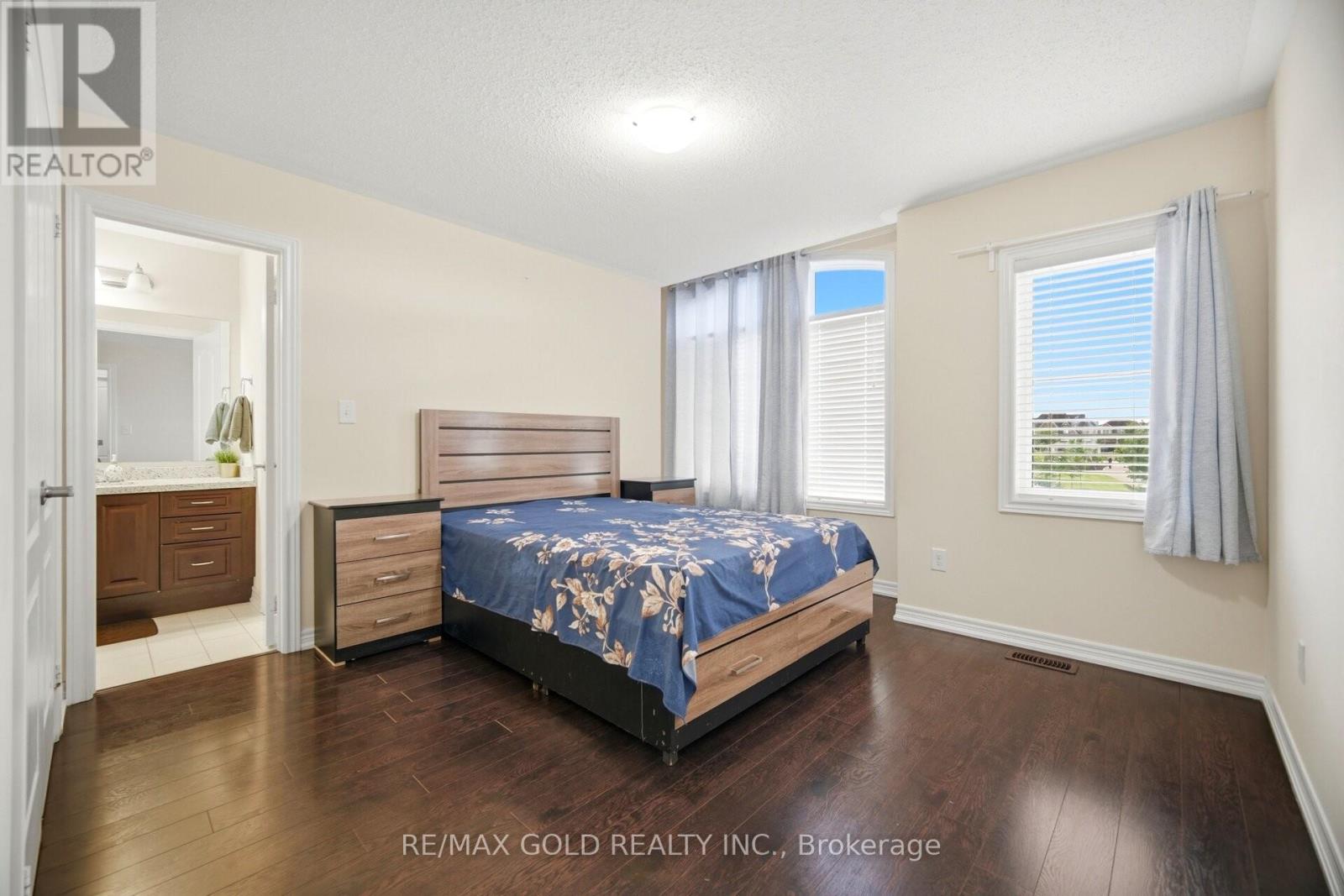 49 SQUIRE ELLIS DRIVE - 26