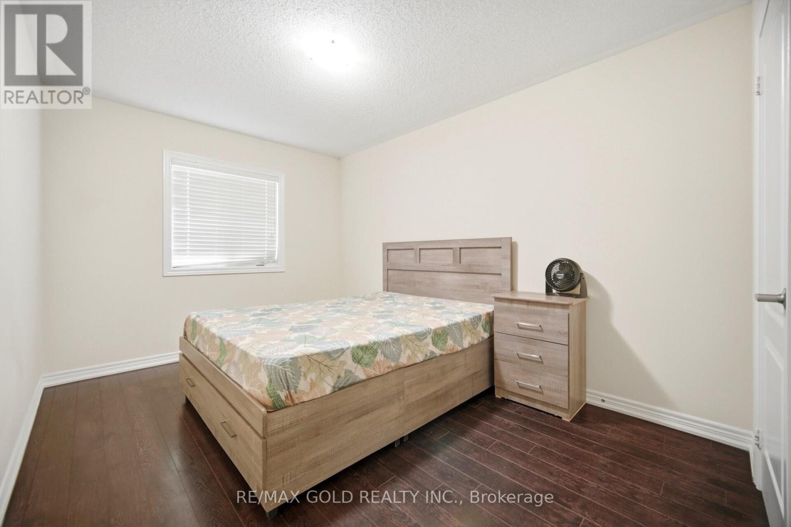 49 SQUIRE ELLIS DRIVE - 28