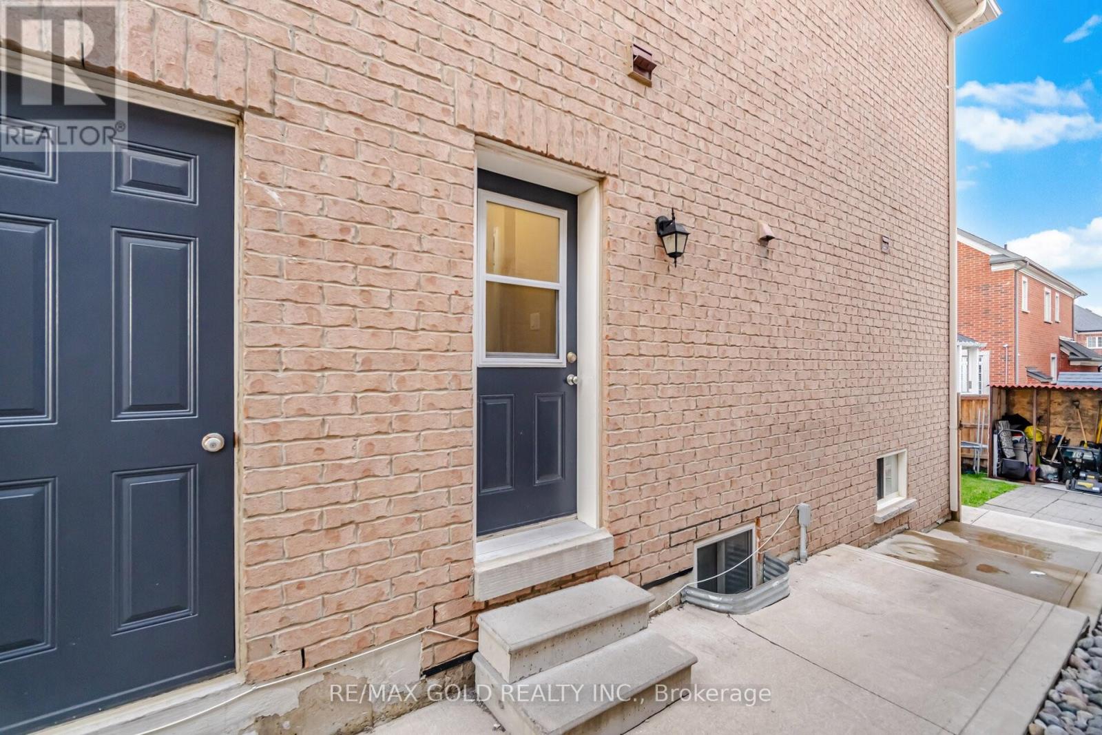 49 SQUIRE ELLIS DRIVE - 29