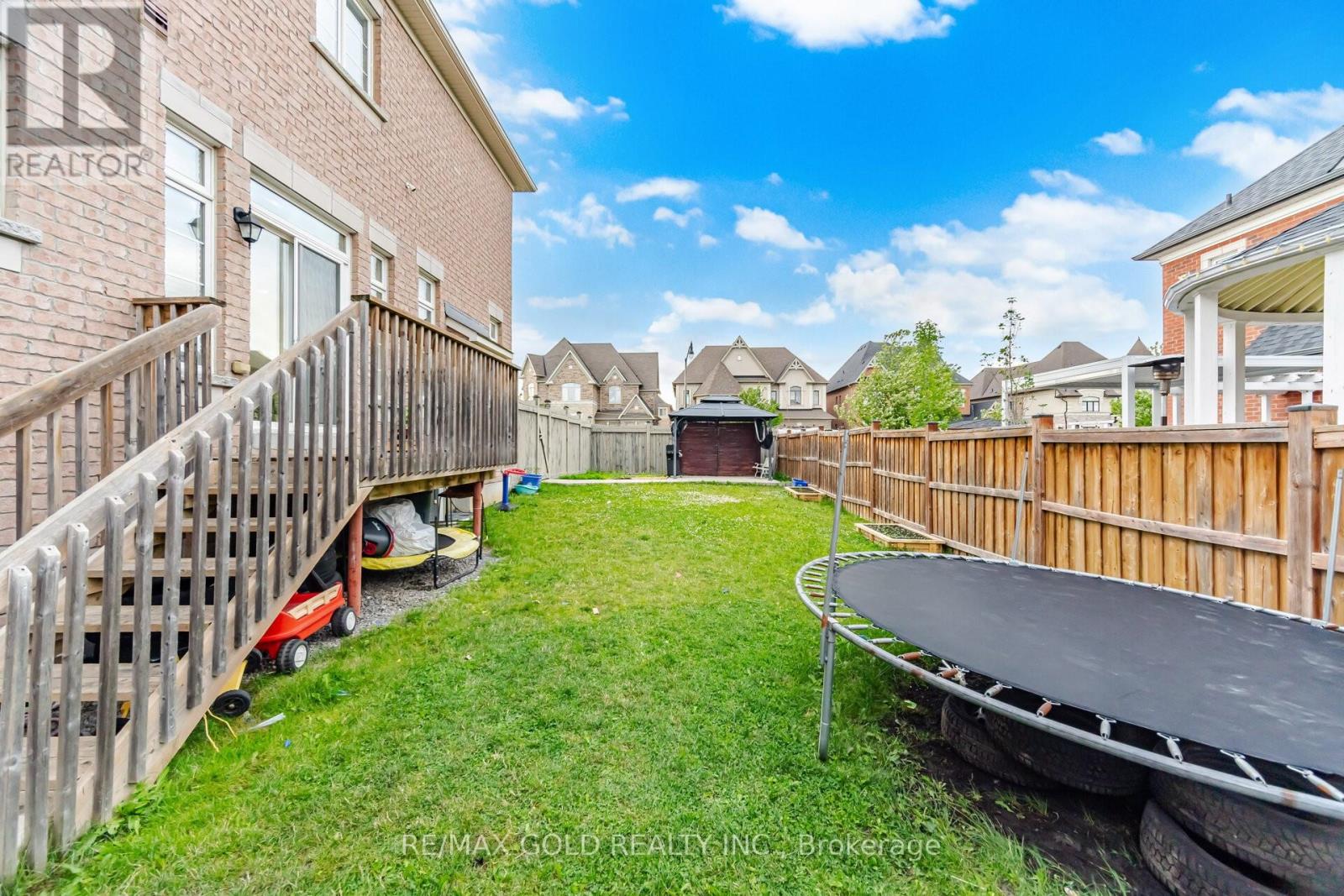 49 SQUIRE ELLIS DRIVE - 35