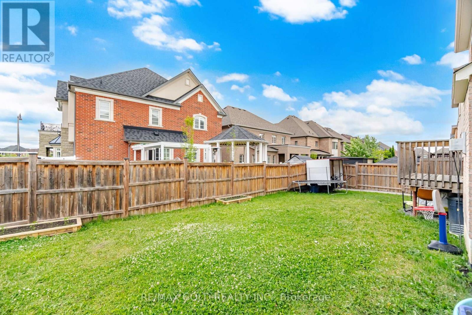 49 SQUIRE ELLIS DRIVE - 36